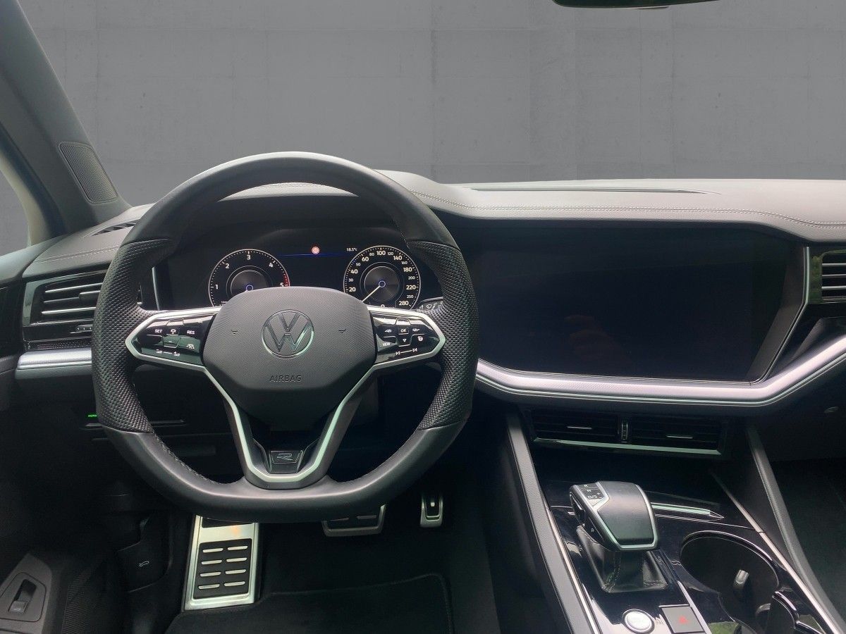 Volkswagen Touareg 3.0 TDI 4M R-LINE - Samsaru's Car Outlet