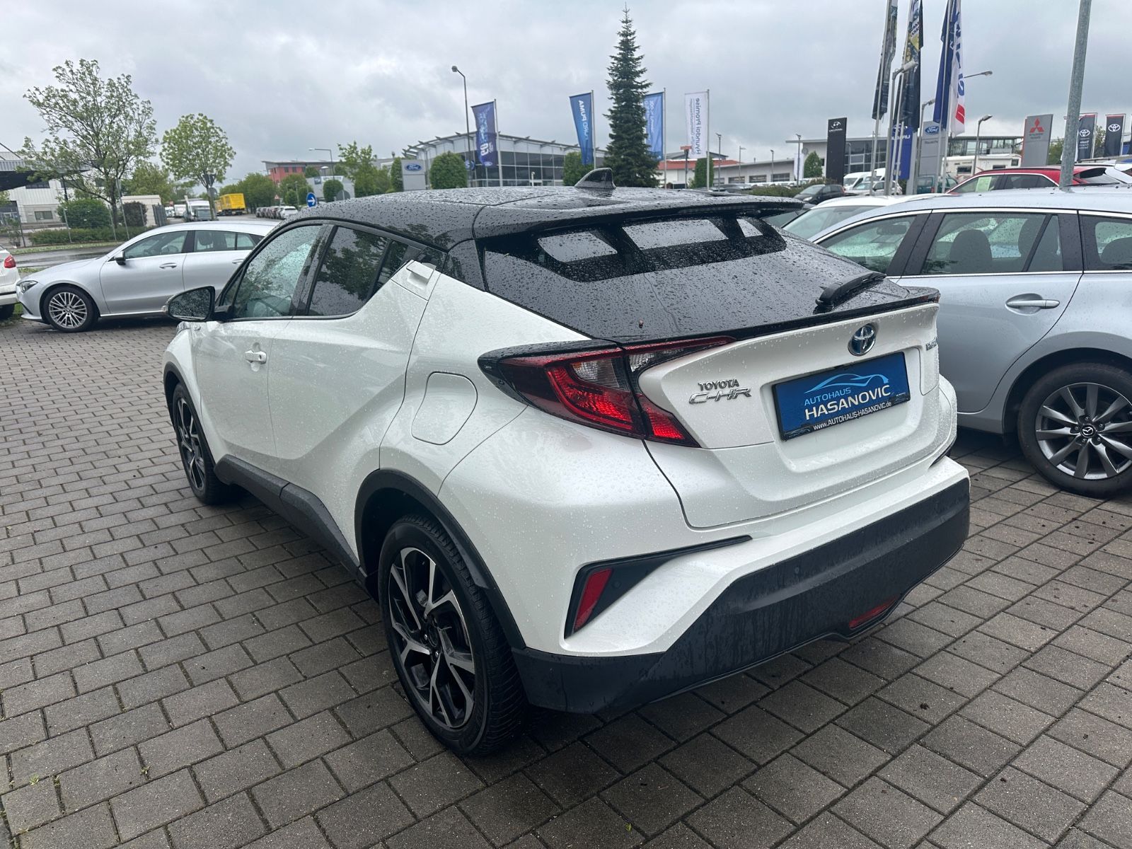 Toyota C-HR Hybrid - Samsaru's Car Outlet