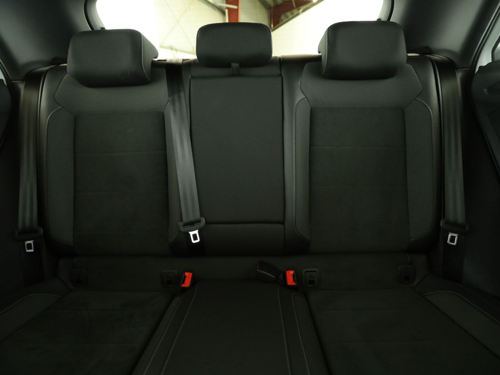 Volkswagen T-Roc 1.5 TSI R-Line - Samsaru's Car Outlet