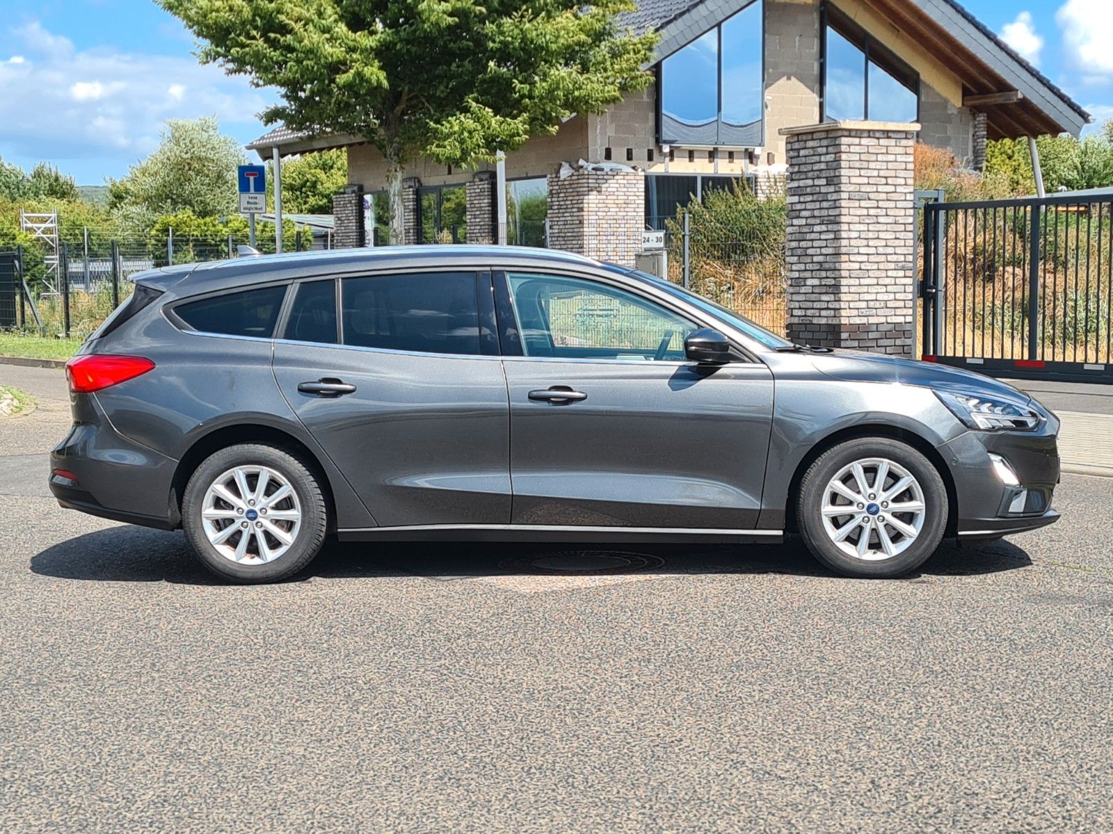Ford Focus Turnier - Samsaru's Car Outlet