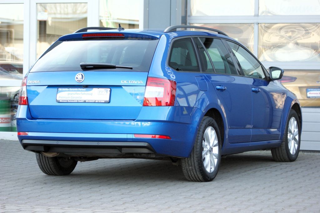 Skoda Octavia Combi 2.0 TDI DSG Style - Samsaru's Car Outlet