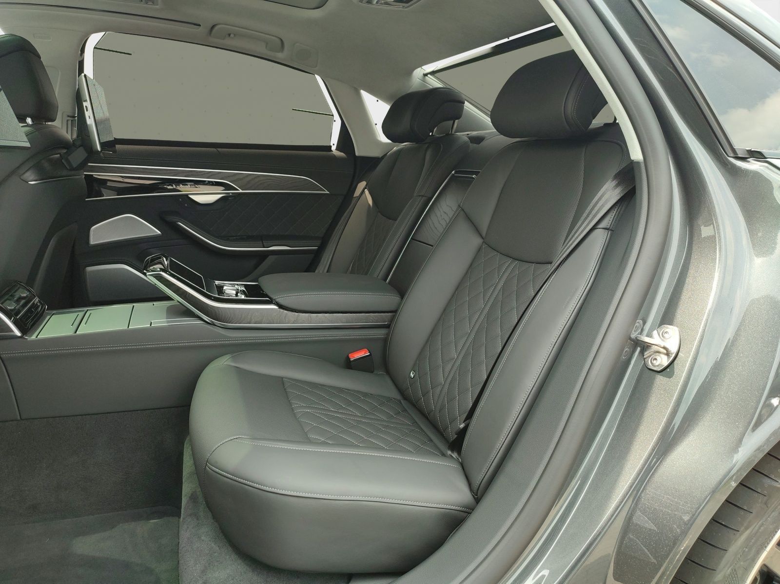 Audi A8 L 60 TFSI e quattro S line - Samsaru's Car Outlet