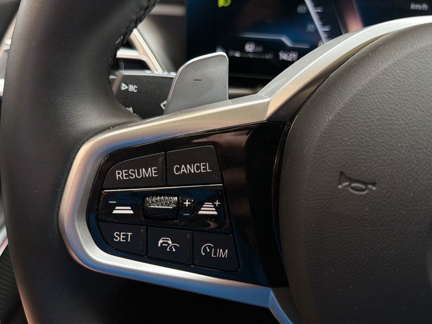 BMW 318i Touring M Sport HUD AHK PANO 360° KZU QI