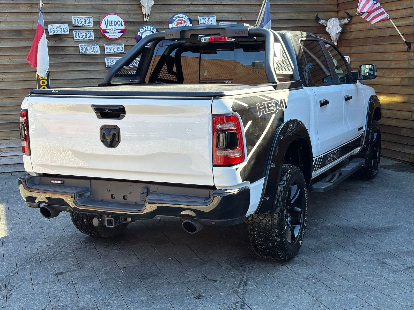 Dodge RAM 1500 Laramie 5.7L 12Zoll Display 4x4 AHK
