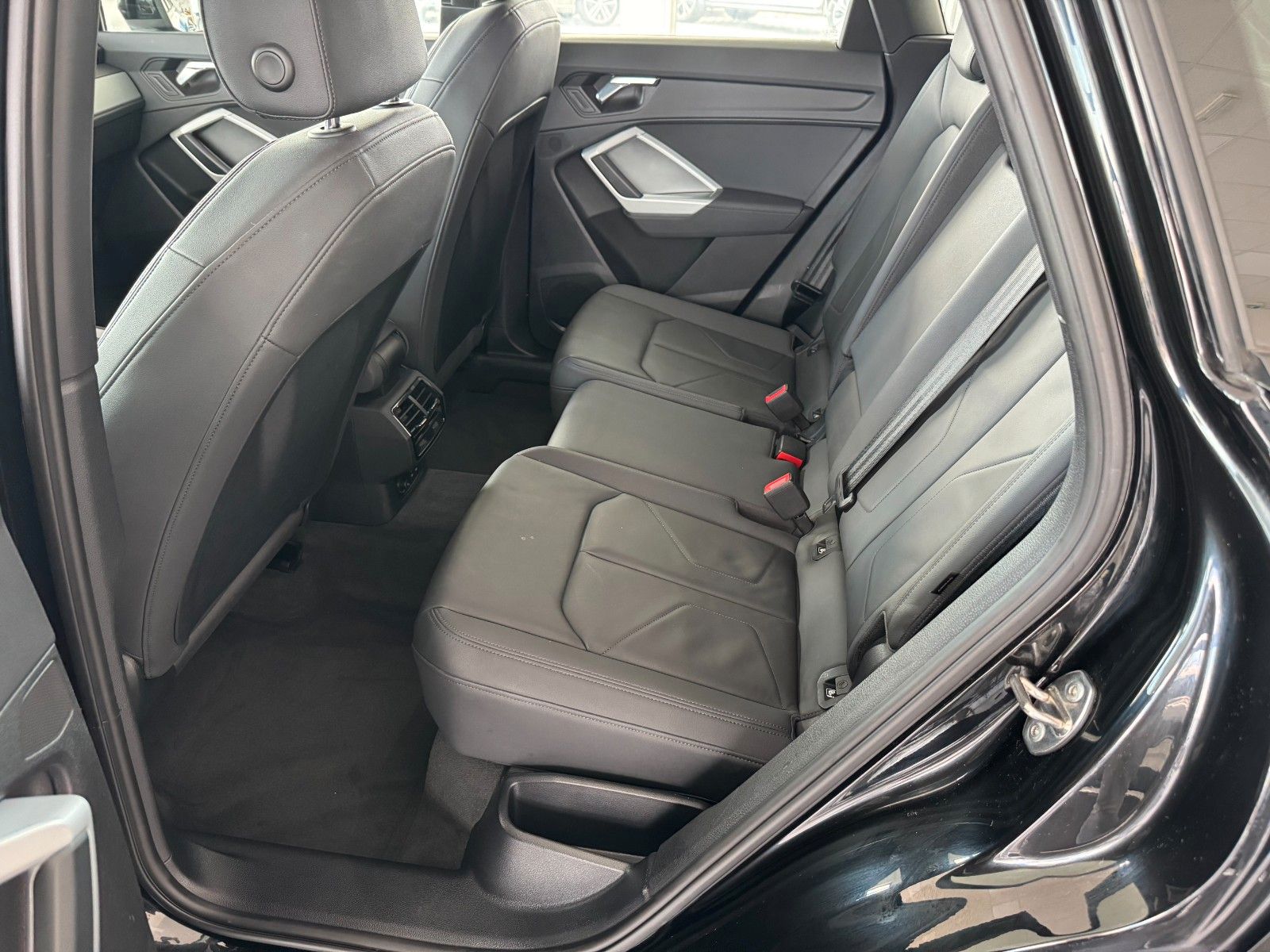 Audi Q3 45TFSI qu S tronic - Samsaru's Car Outlet