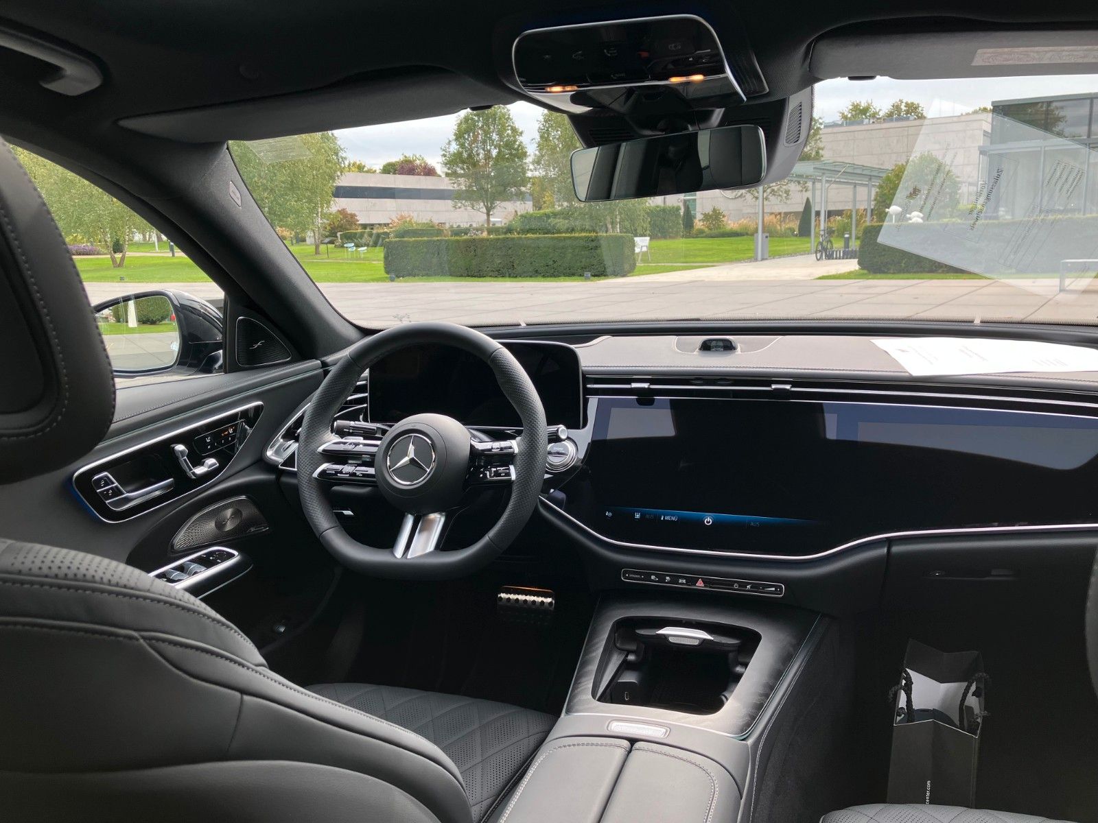 Mercedes-Benz E 400 e 4Matic AMG Line - Samsaru's Car Outlet