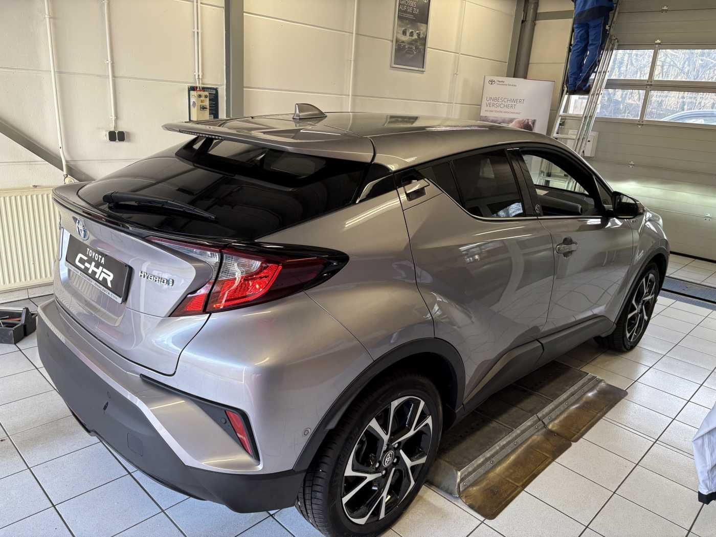 Toyota C-HR Hybrid Style - Samsaru's Car Outlet