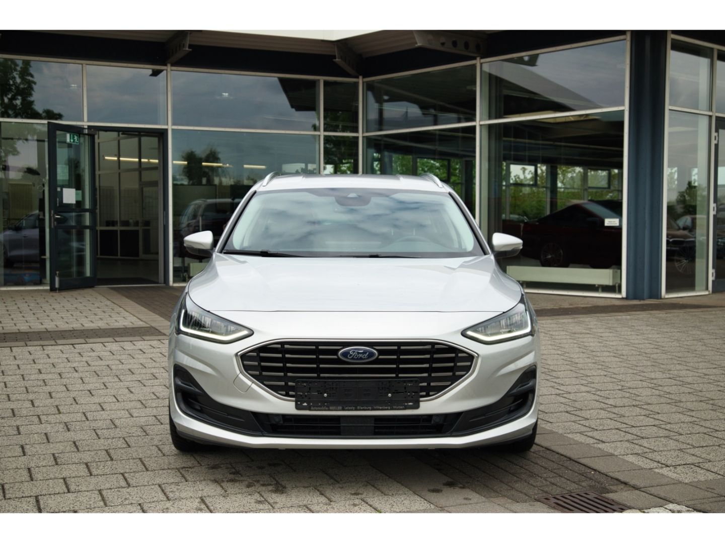 Ford Focus Turnier Titanium X Navi LED ACC Apple CP