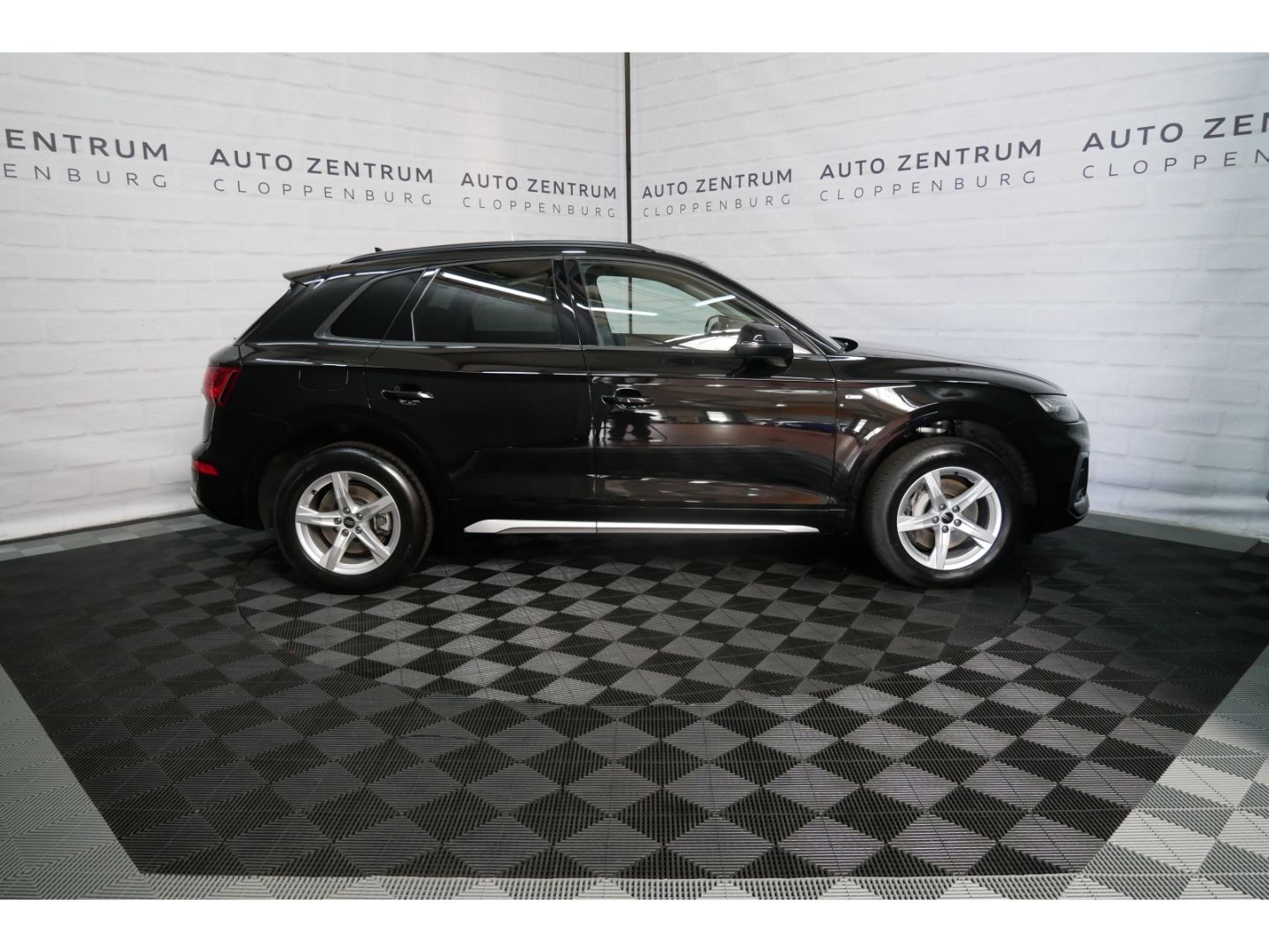 Audi Q5 50 TDI q S line - Samsaru's Car Outlet