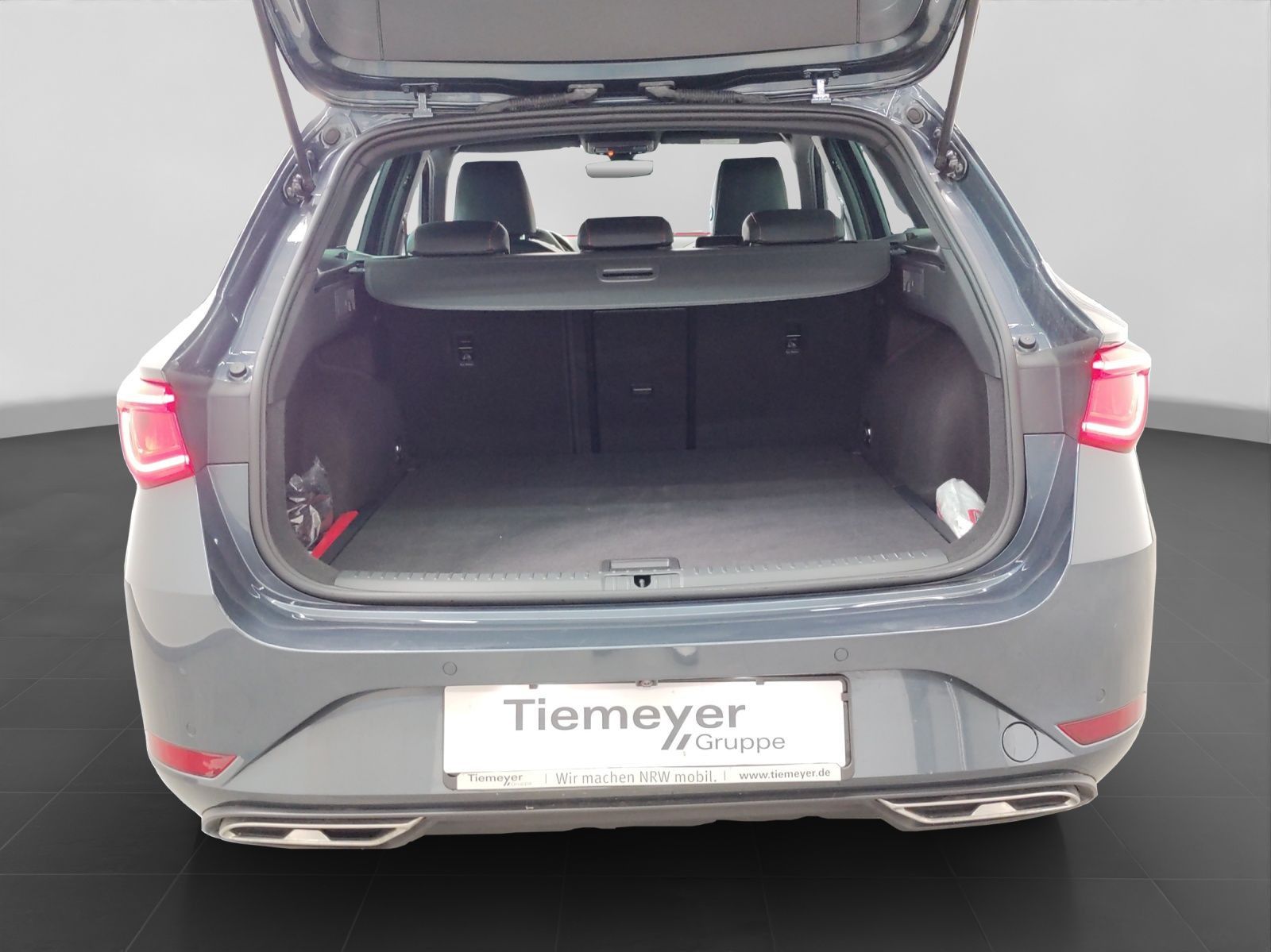 Seat Leon Sportstourer 2.0 TDI DSG FR NAVI AHK ACC GJ