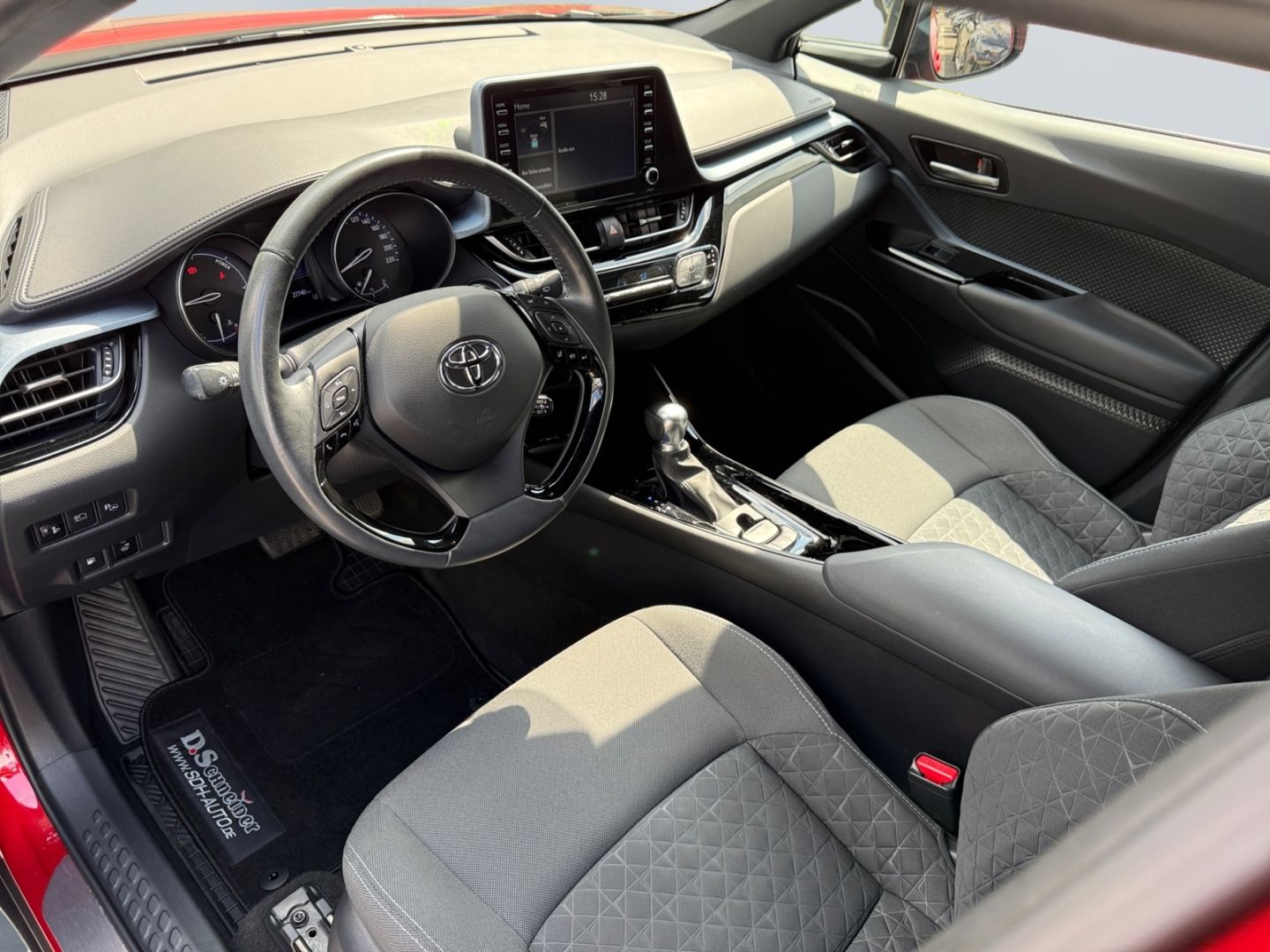 Toyota C-HR 2.0 Hybrid Team - Samsaru's Car Outlet