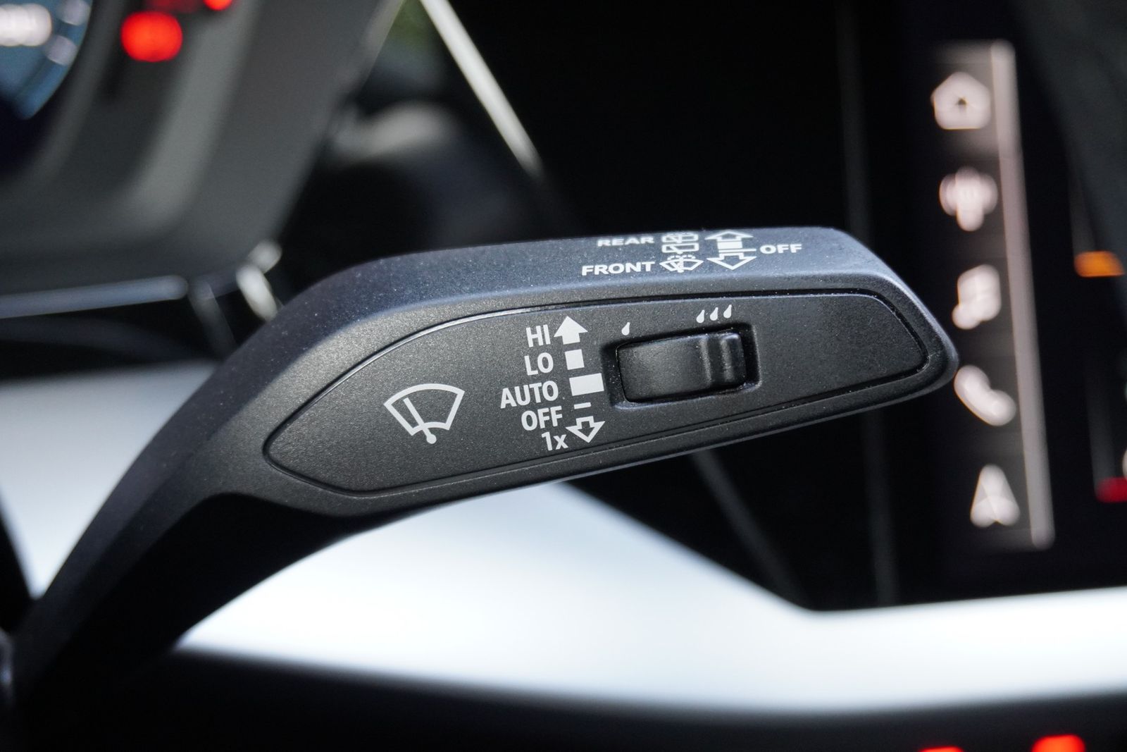 Audi A3 Sportback 40 TFSIe S line Sitzheizung LED DAB