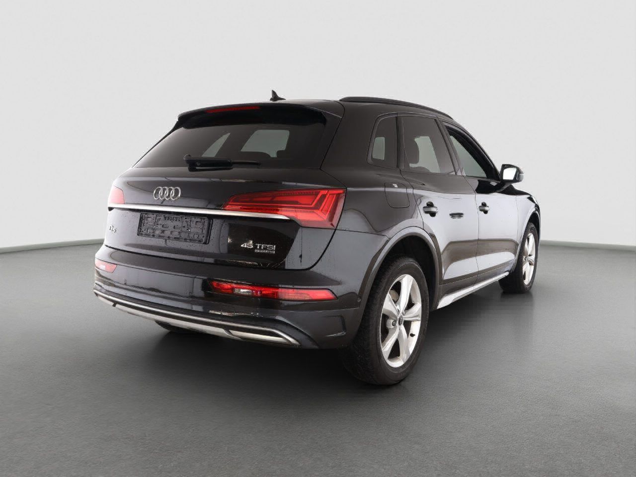 Audi Q5 45 TFSI quattro S tronic S-Line - Samsaru's Car Outlet
