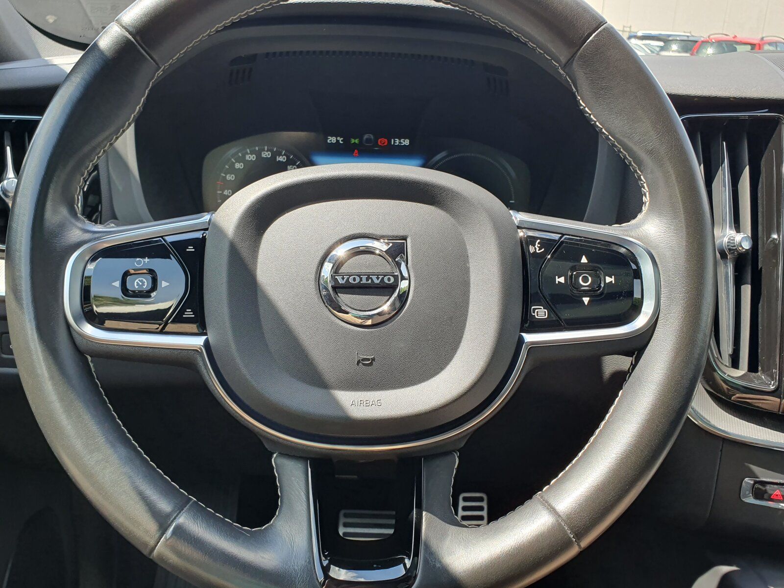 Volvo XC60 T6 Twin Engine AWD R Design - Samsaru's Car Outlet