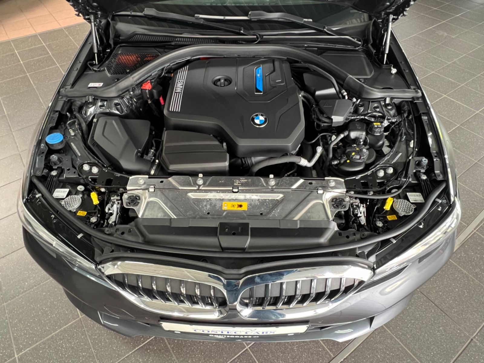 BMW 330 e Touring Advantage - Samsaru's Car Outlet