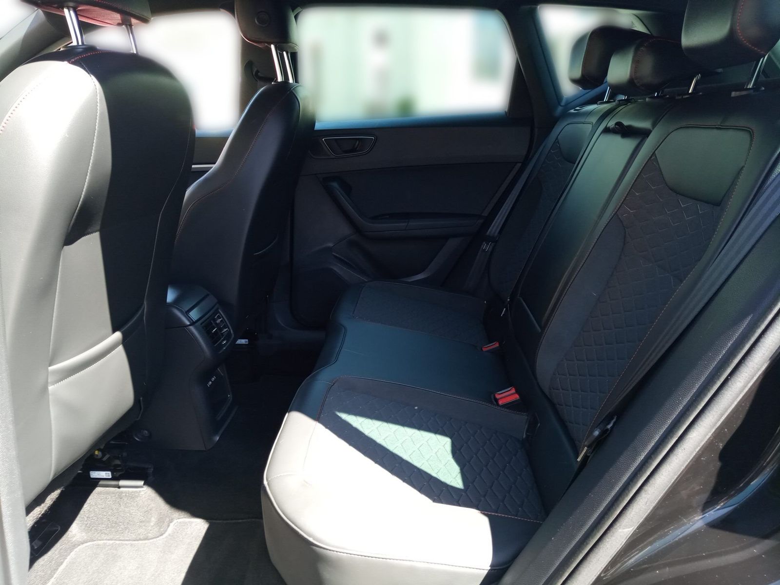 Seat Ateca 2.0 TDI DSG FR 4Drive AHK. LED. Navi. Rück