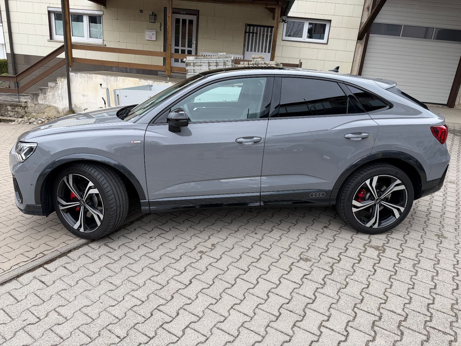 Audi Q3 Sportback 40 TFSI quattro S line, fast VOLL
