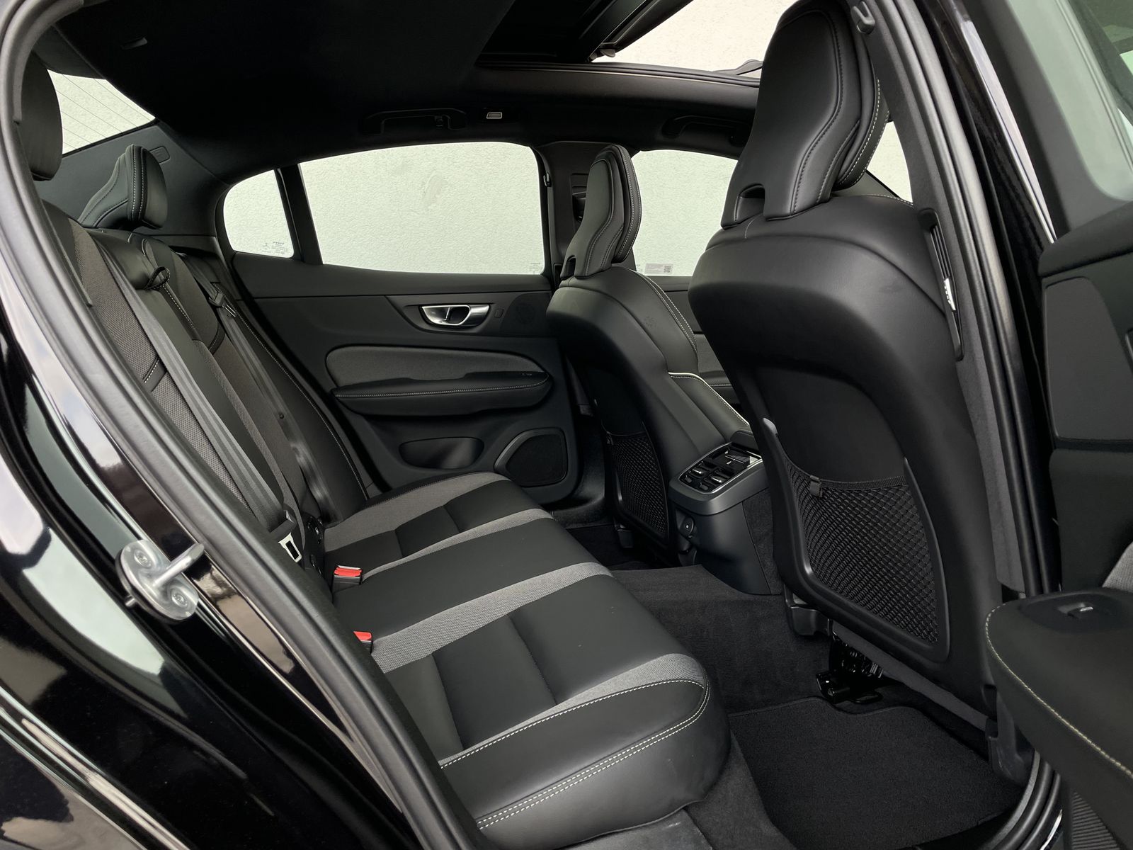 Volvo S60 ULTIMATE DARK*AWD*360° KAMERA*LED*HARMAN*