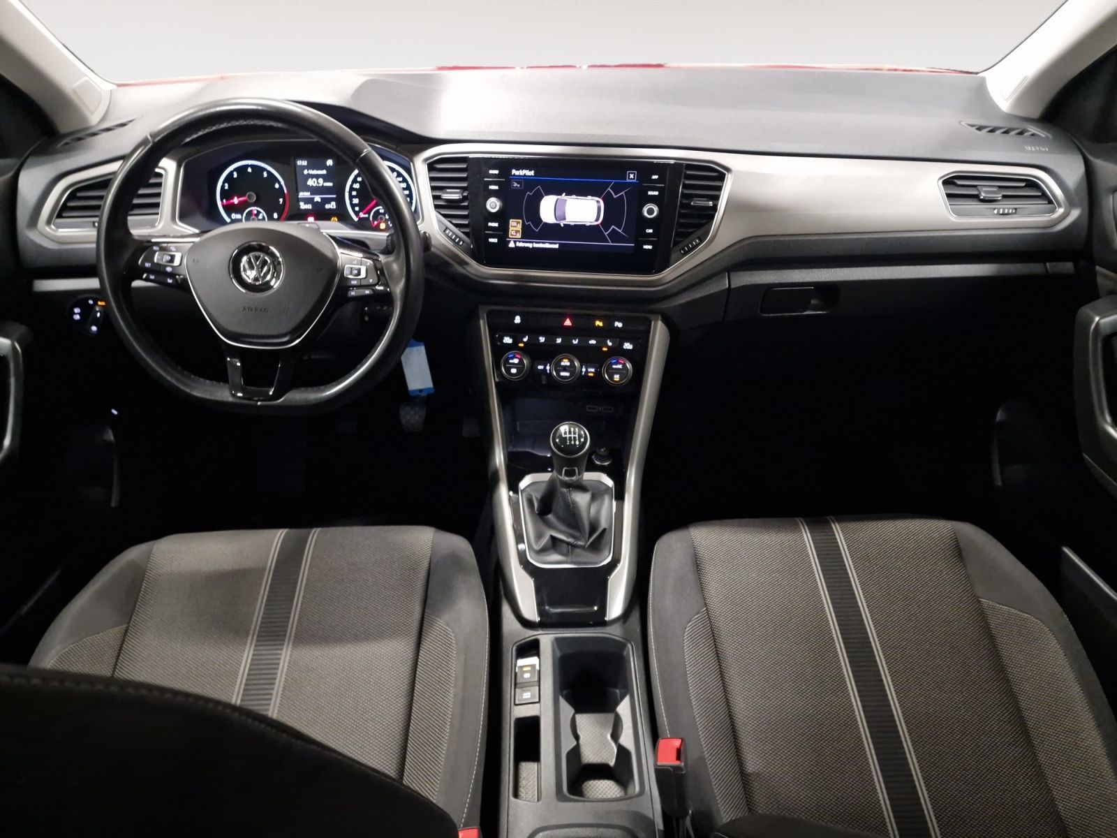Volkswagen T-Roc 1.0 TSI Style - Samsaru's Car Outlet