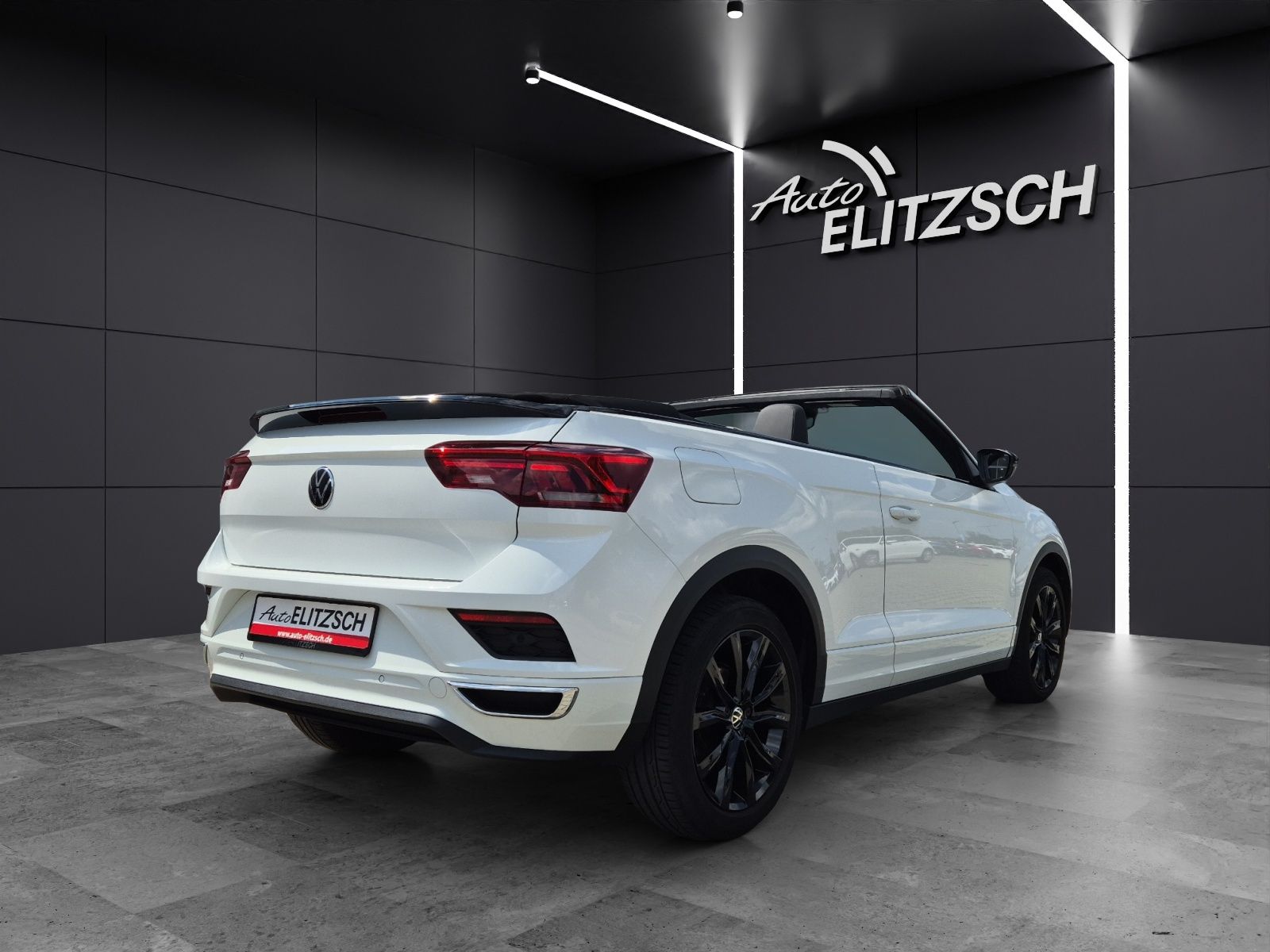 Volkswagen T-Roc TSI R-Line - Samsaru's Car Outlet