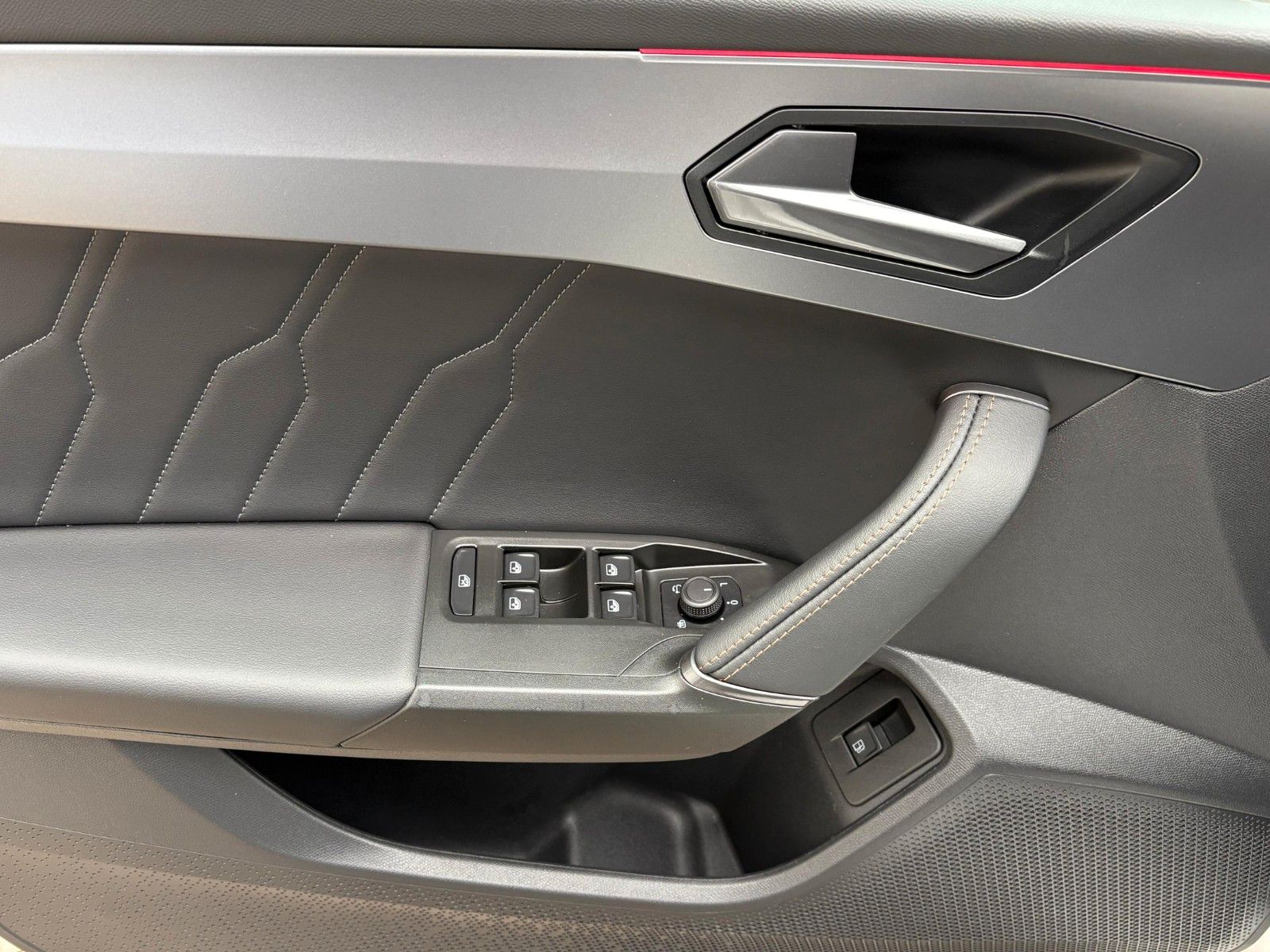 Cupra Leon 1.5 ST e-Hybrid - Samsaru's Car Outlet