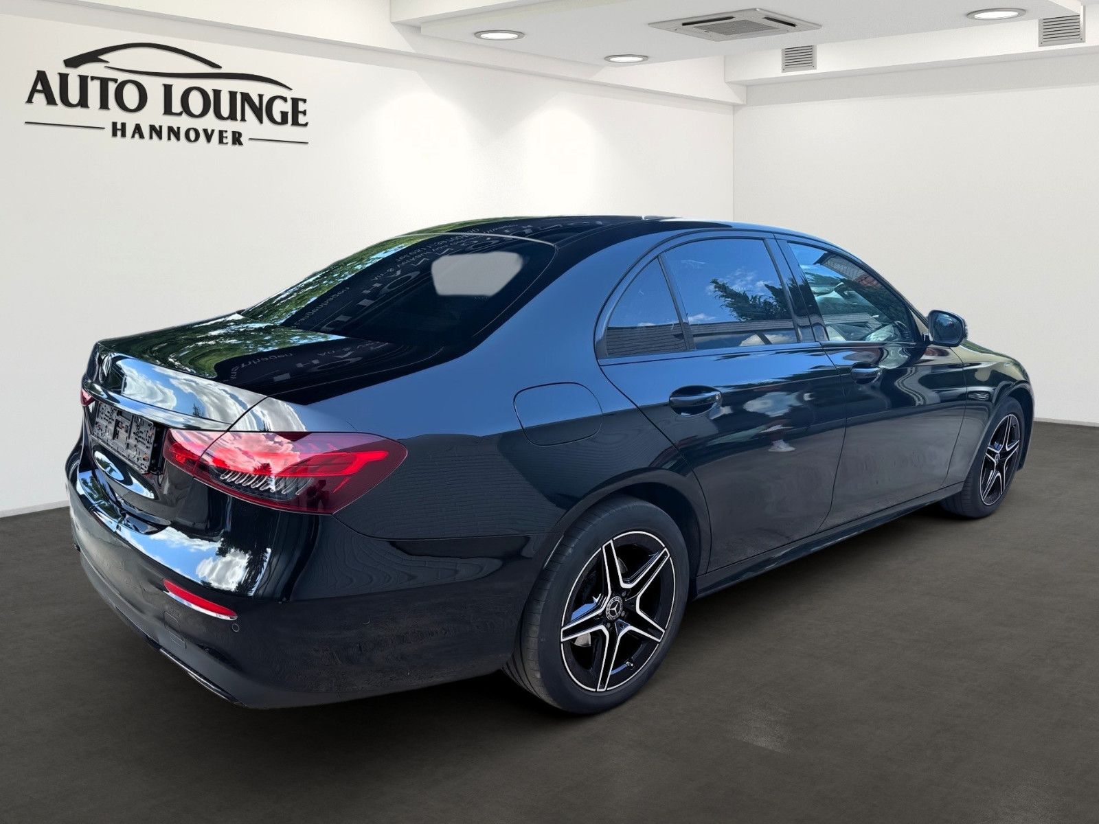 Mercedes-Benz E 220d 4MATIC AMG Line - Samsaru's Car Outlet
