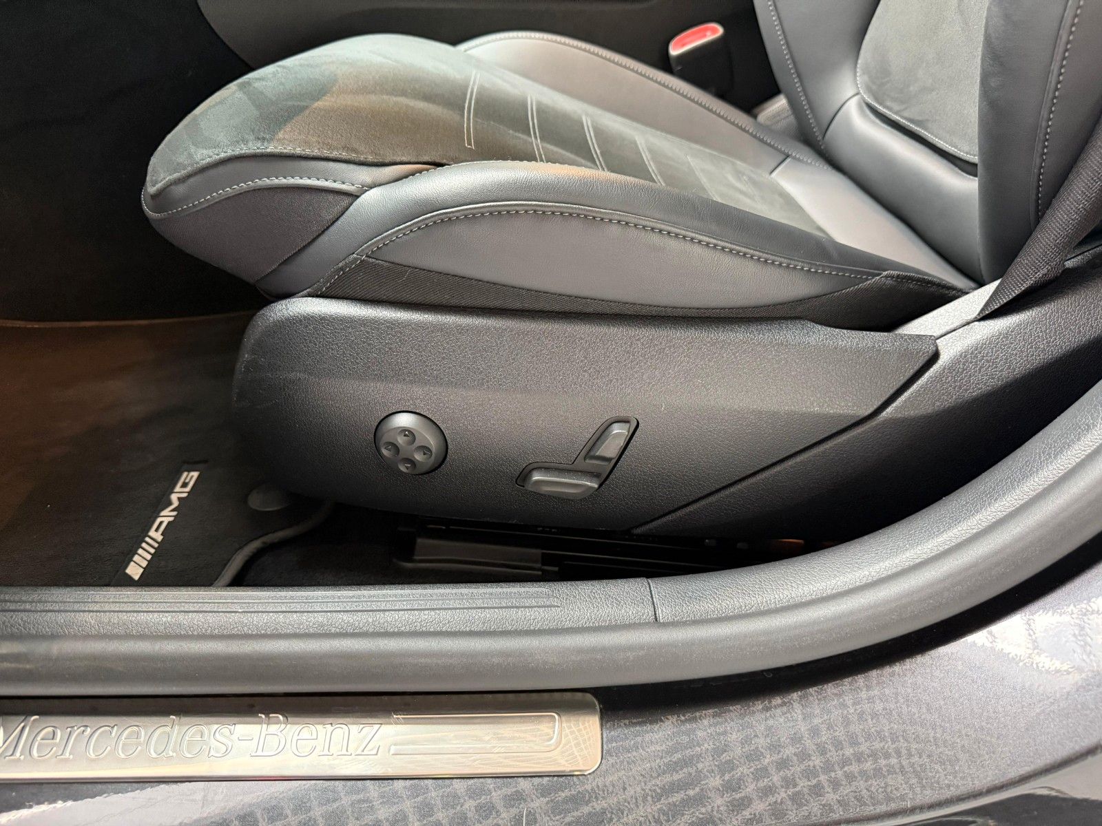 Mercedes-Benz C 300 e AMG - Samsaru's Car Outlet
