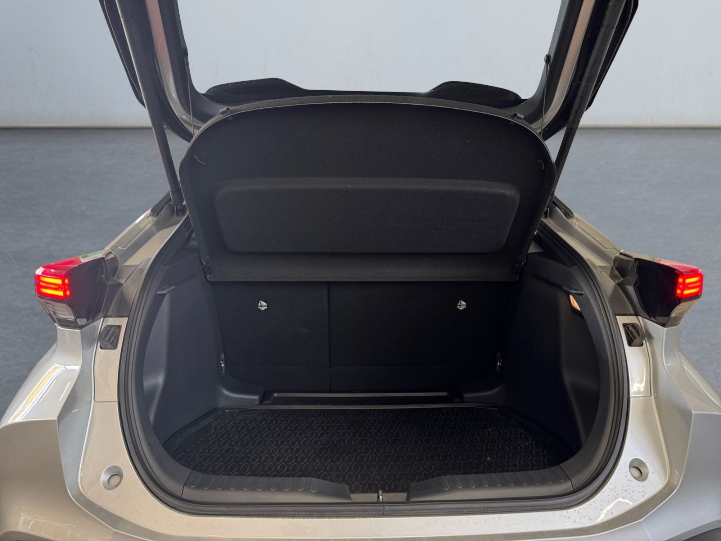 Toyota C-HR 1.8 Hybrid Team D *LED*ACC*CAM*Navi*CarPlay
