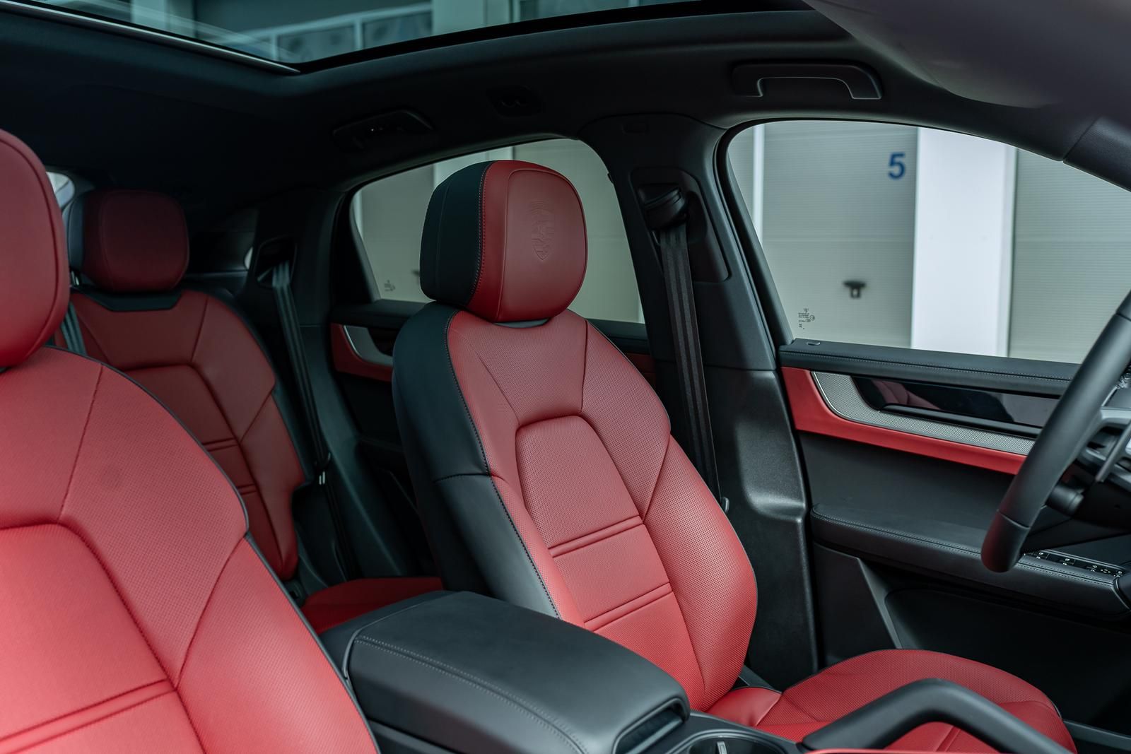 Porsche Cayenne Coupe | MY25 | HD-Matrix | 14-Way | HUD