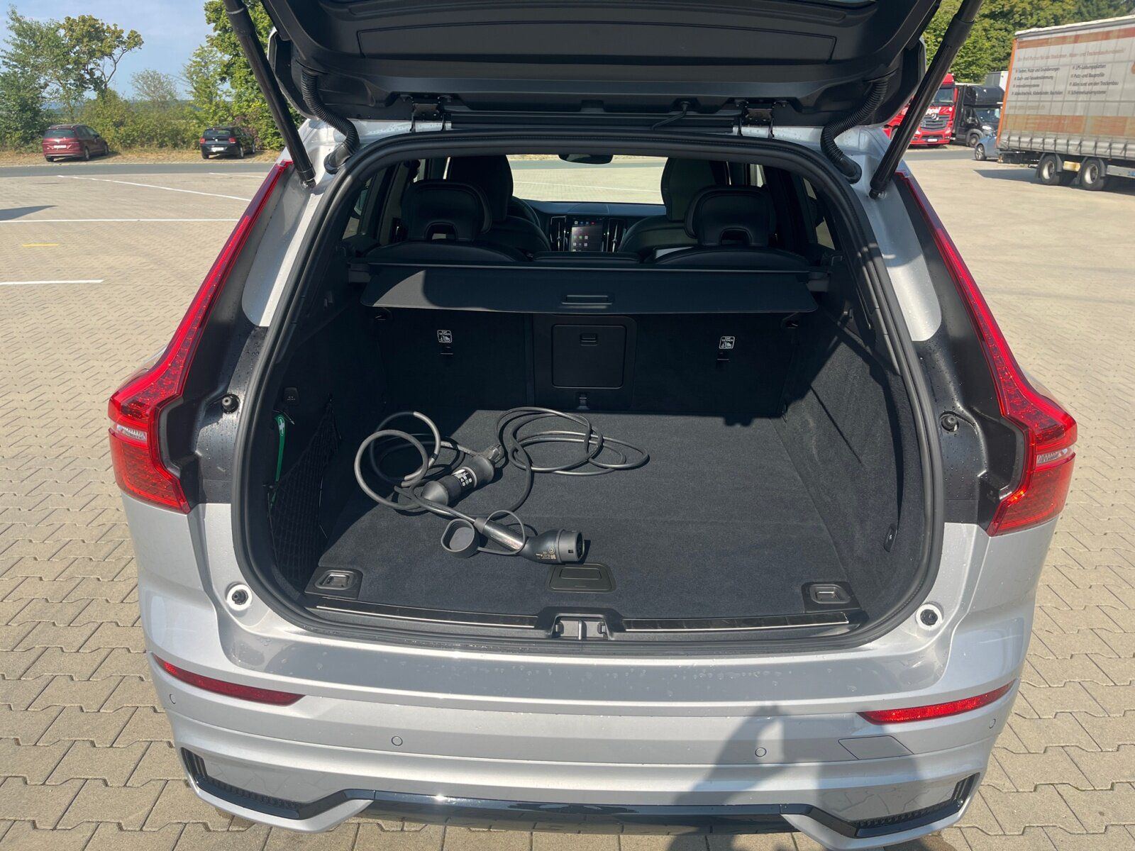 Volvo XC60 T6 AWD Plus Dark Recharge SITZH+AHK+RFK+TEM