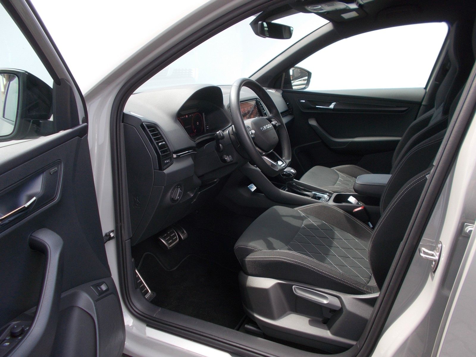 Skoda Karoq Sportline 2.0 TDI 4x4 * ACC * AHK * 360° !