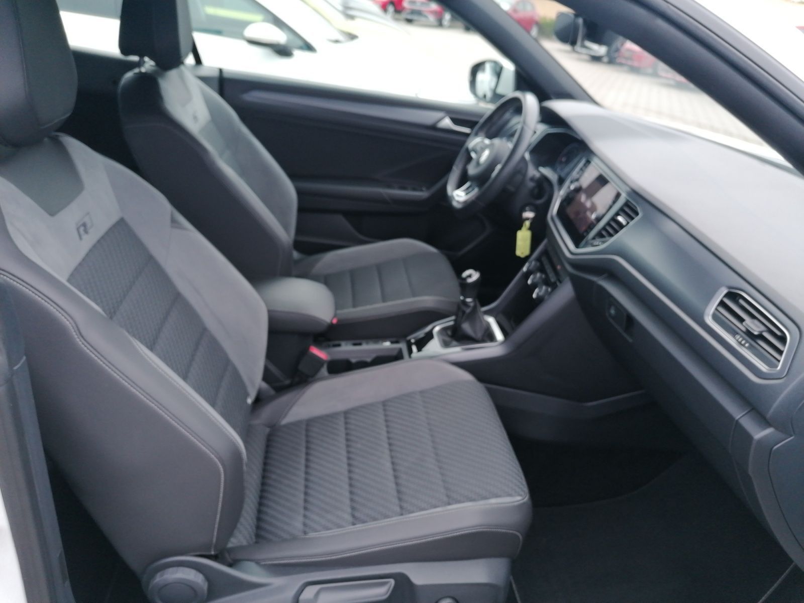 Volkswagen T-Roc 1.5TSI R-Line - Samsaru's Car Outlet