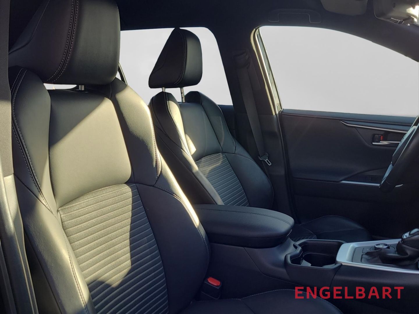 Toyota RAV 4 2.5 Hybrid 4x4 Black Edition  Navi 360° Ka