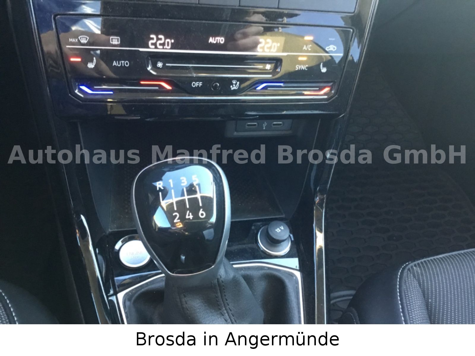 Volkswagen T-Cross Style - Samsaru's Car Outlet