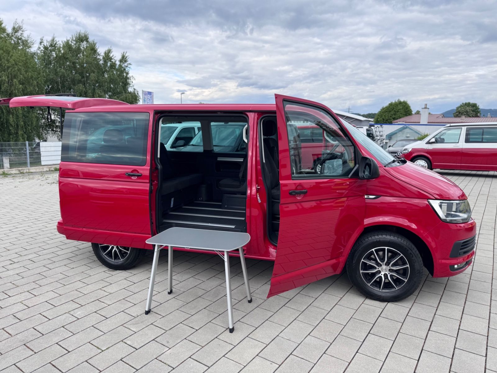 Volkswagen T6 Multivan - Samsaru's Car Outlet