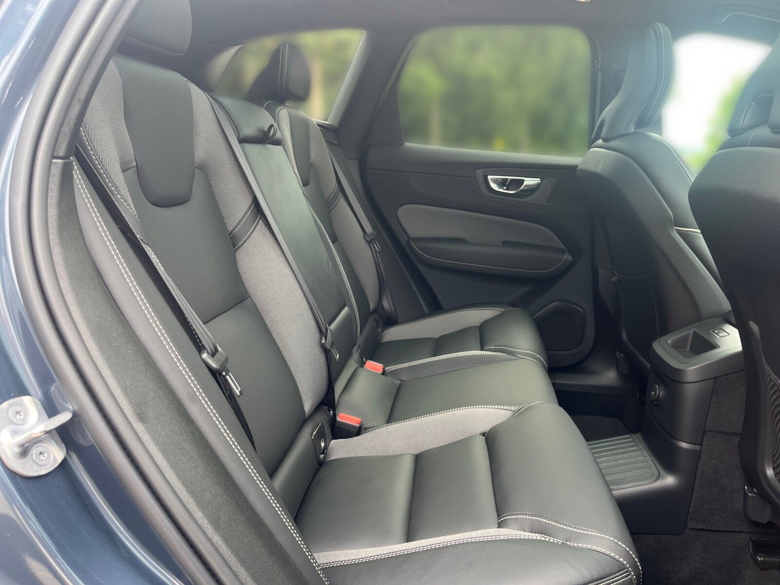 Volvo XC 60 T8 AWD Ultimate Dark AHK+RFK+PANO+SITZHZG