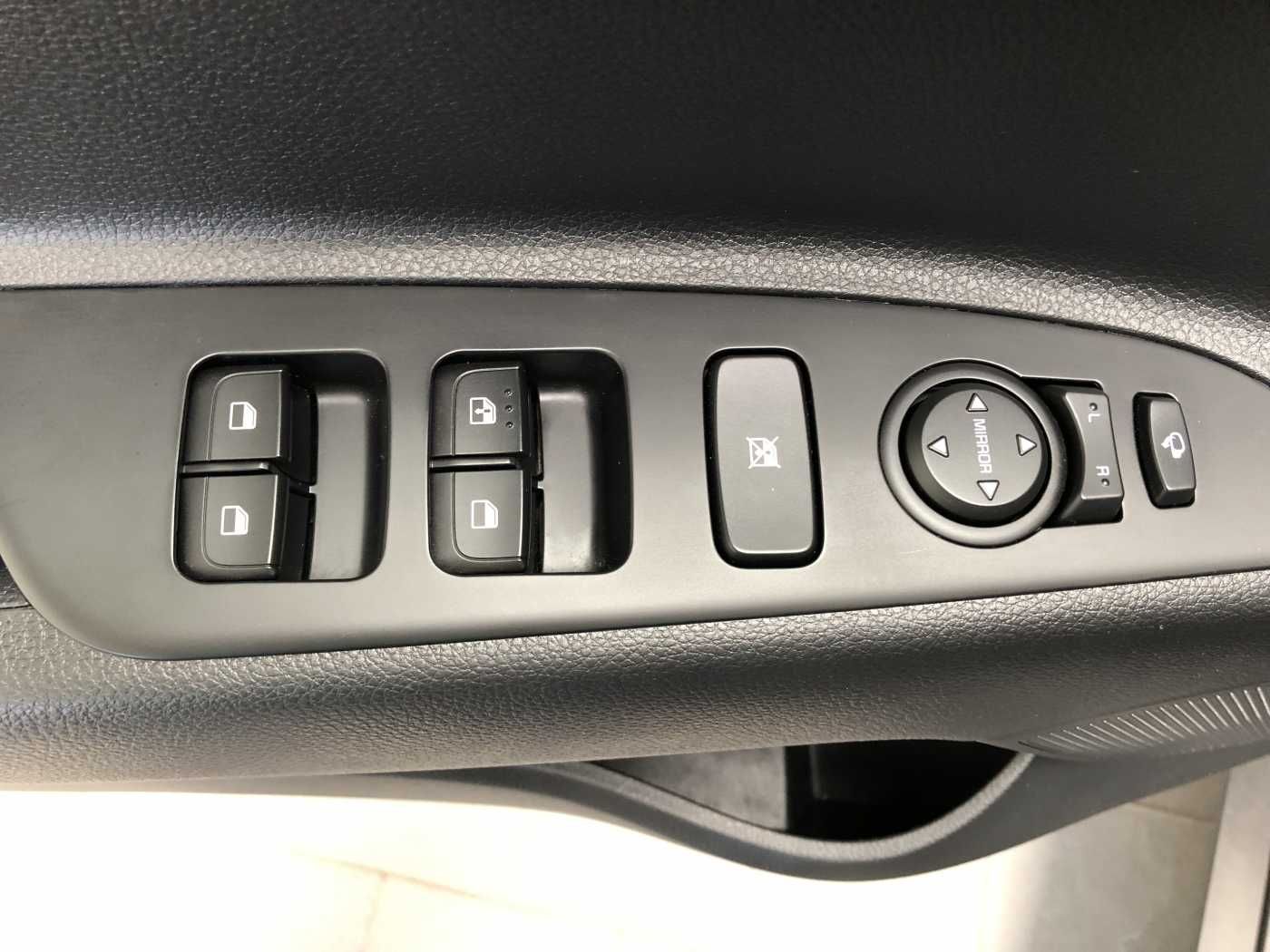 Kia Stonic 1.0i T DCT Vision - Samsaru's Car Outlet