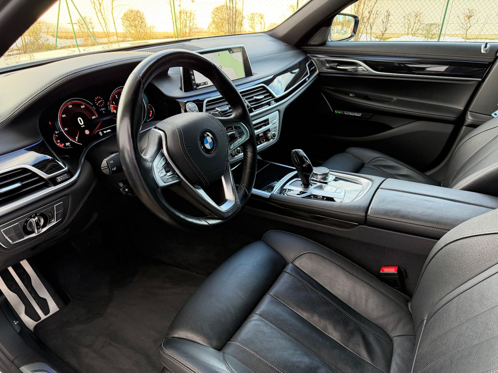 BMW 750ixDrive M-SPORT/MASSAGE/AHK/NIGHTV./LASER/H&K