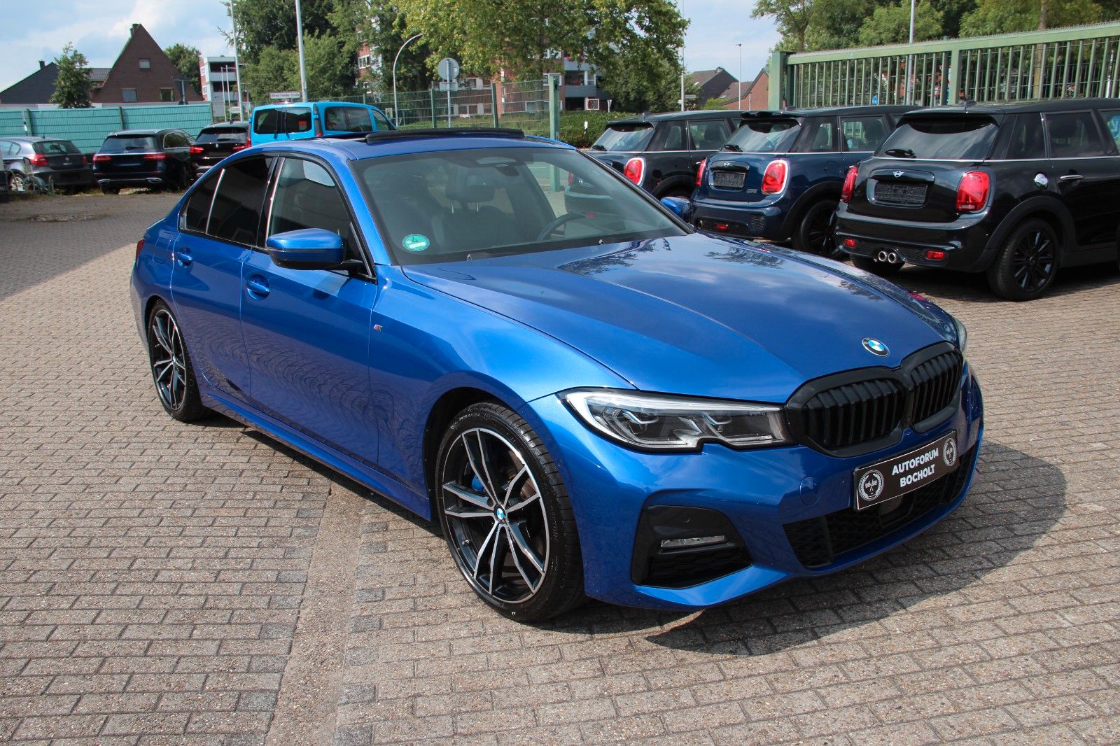 BMW 330 i Lim M Sport Shadow - Samsaru's Car Outlet