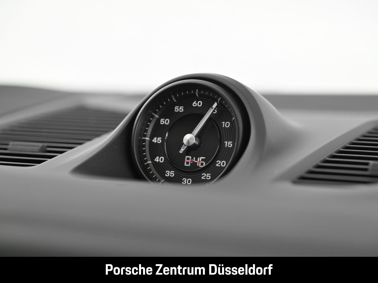 Porsche Cayenne E-Hybrid Coupe Surround-View Head-Up