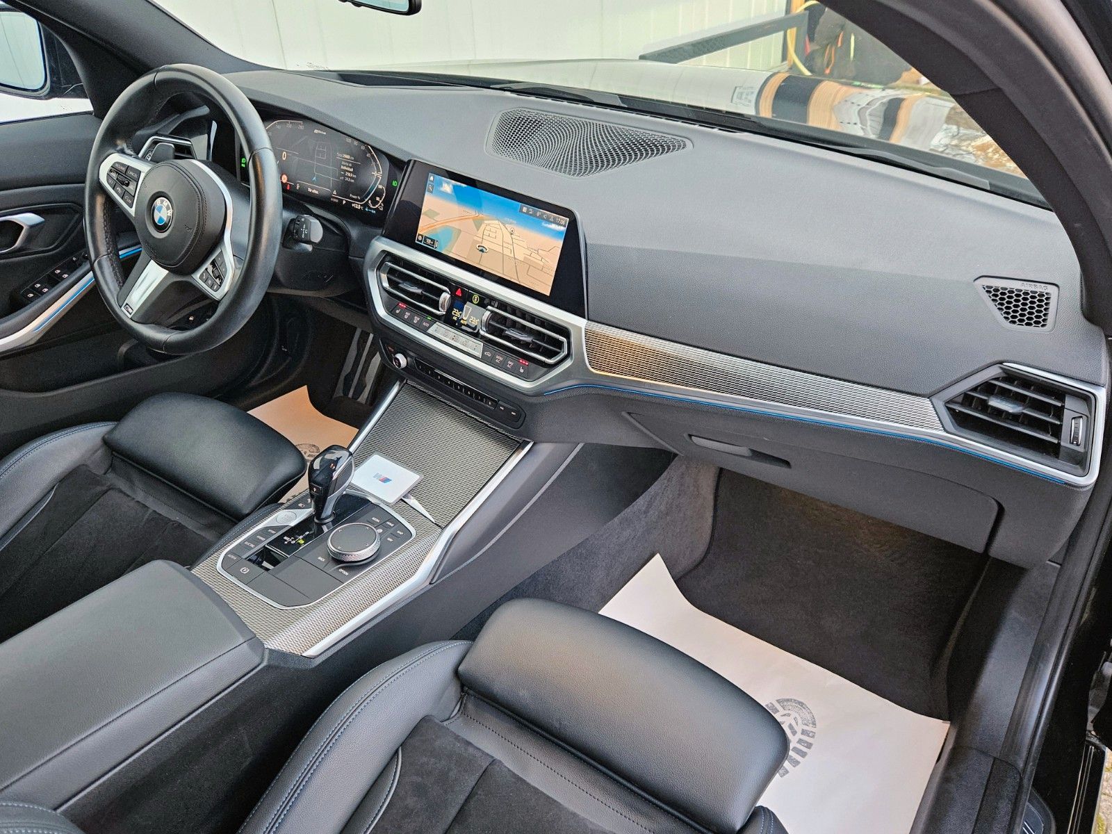 BMW 330e*LCProf*M-SPORT*HUD*ACC*PARKASS+*KEYLESS GO