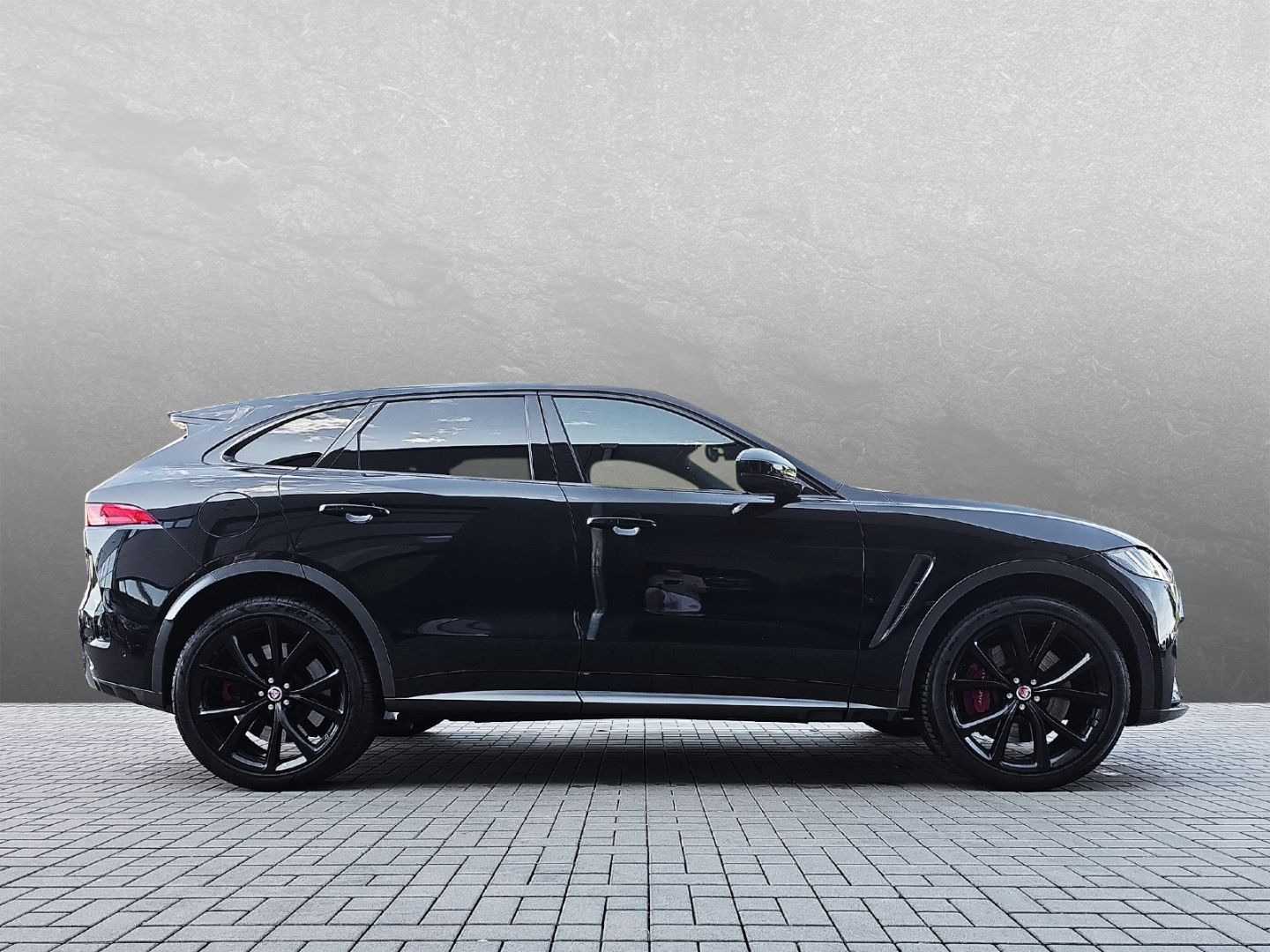 Jaguar F-Pace SVR
