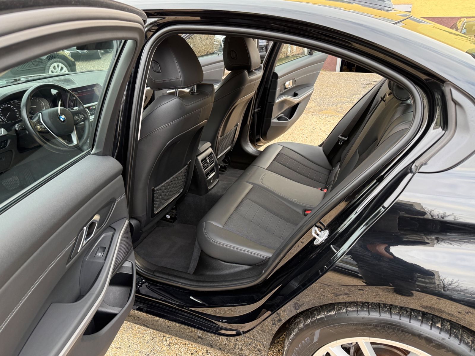 BMW 320d xDrive Lim Aut Leder LED Navi
