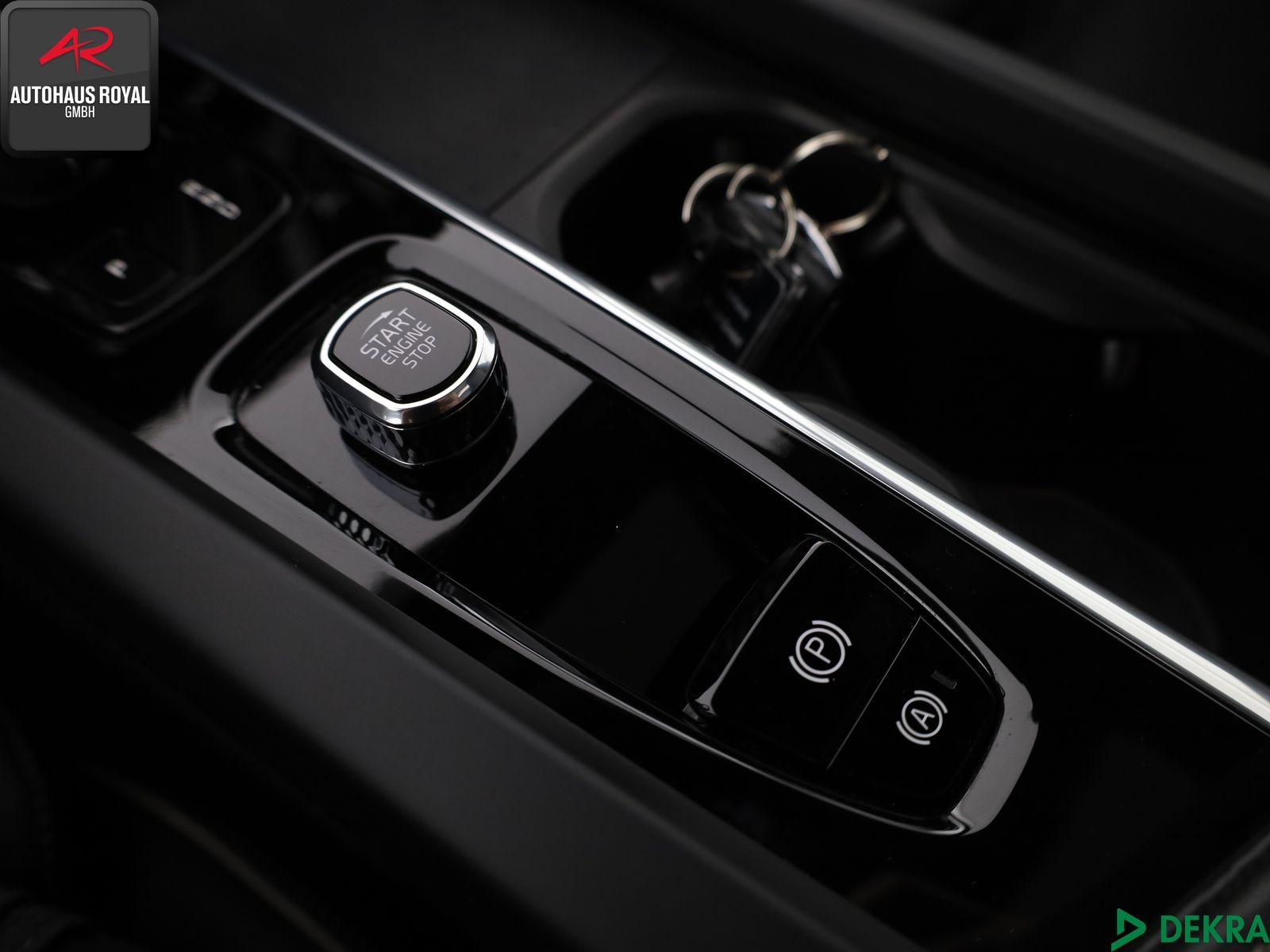 Volvo XC 60 T8 AWD STANDHEIZ,360GRAD,BOWERS+W,KEYLESS