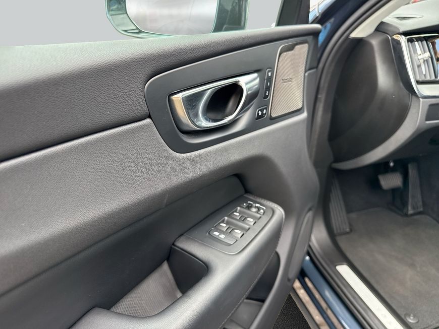 Volvo XC60 B5 B AWD Plus Dark