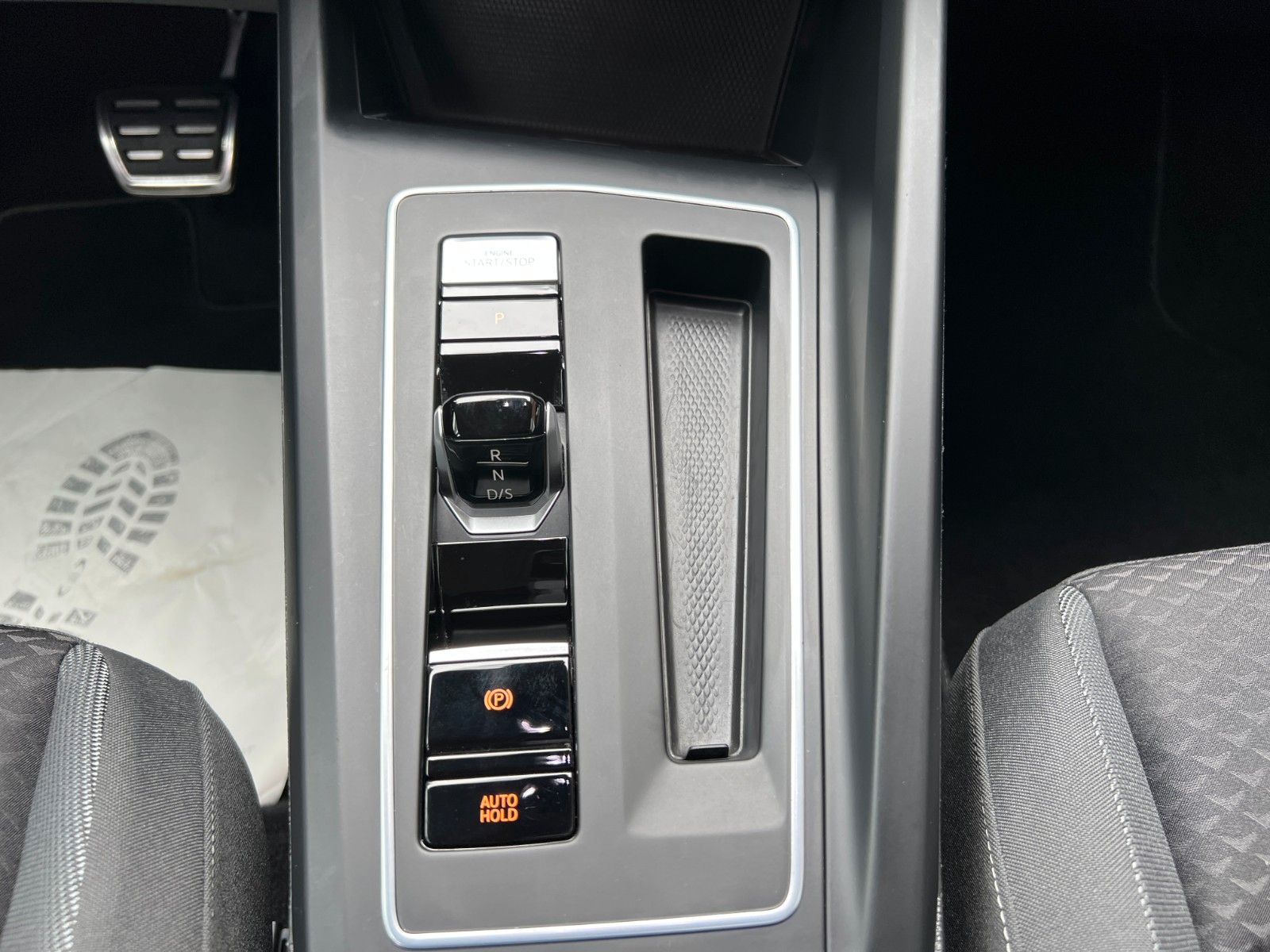 Volkswagen Golf VIII 2.0TDi DSG - Samsaru's Car Outlet