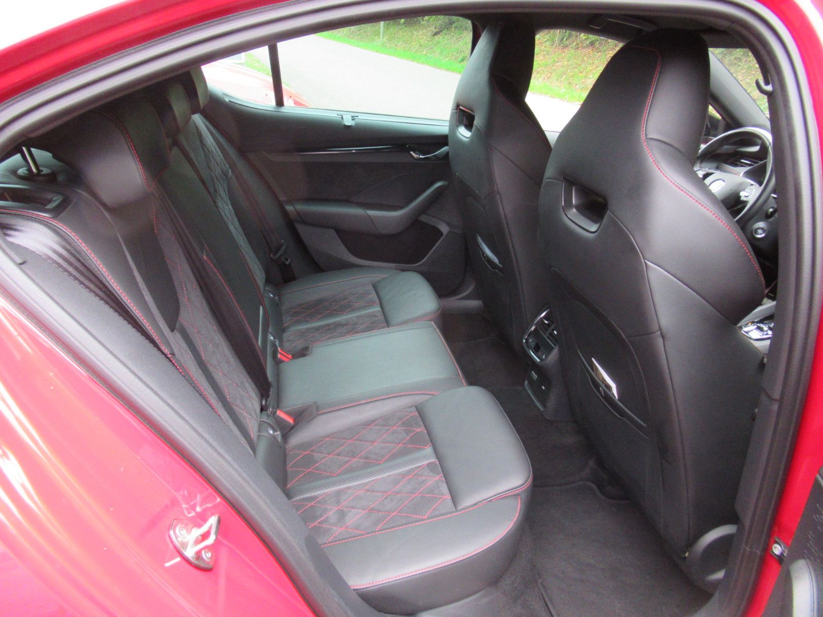 Skoda Octavia 1.4 TSI iV DSG RS FIRST EDITION - Samsaru's Car Outlet