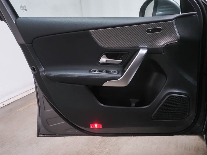 Mercedes-Benz A 180 PROGADV - Samsaru's Car Outlet