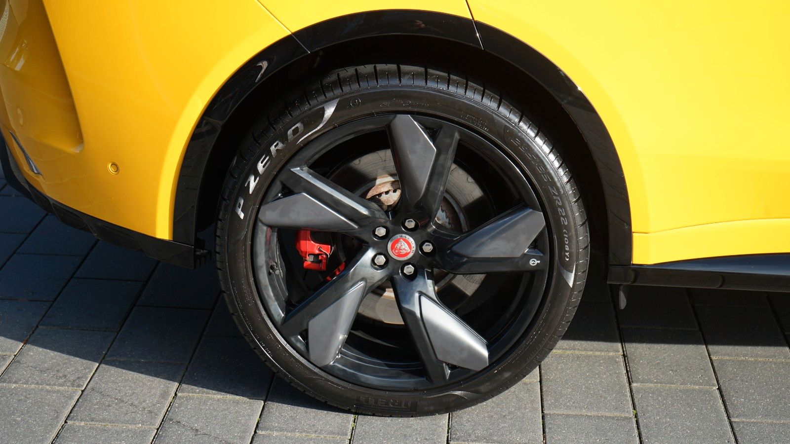 Jaguar F-PACE P550 SVR AWD*PANO*HUD*22"ALU*ACC*