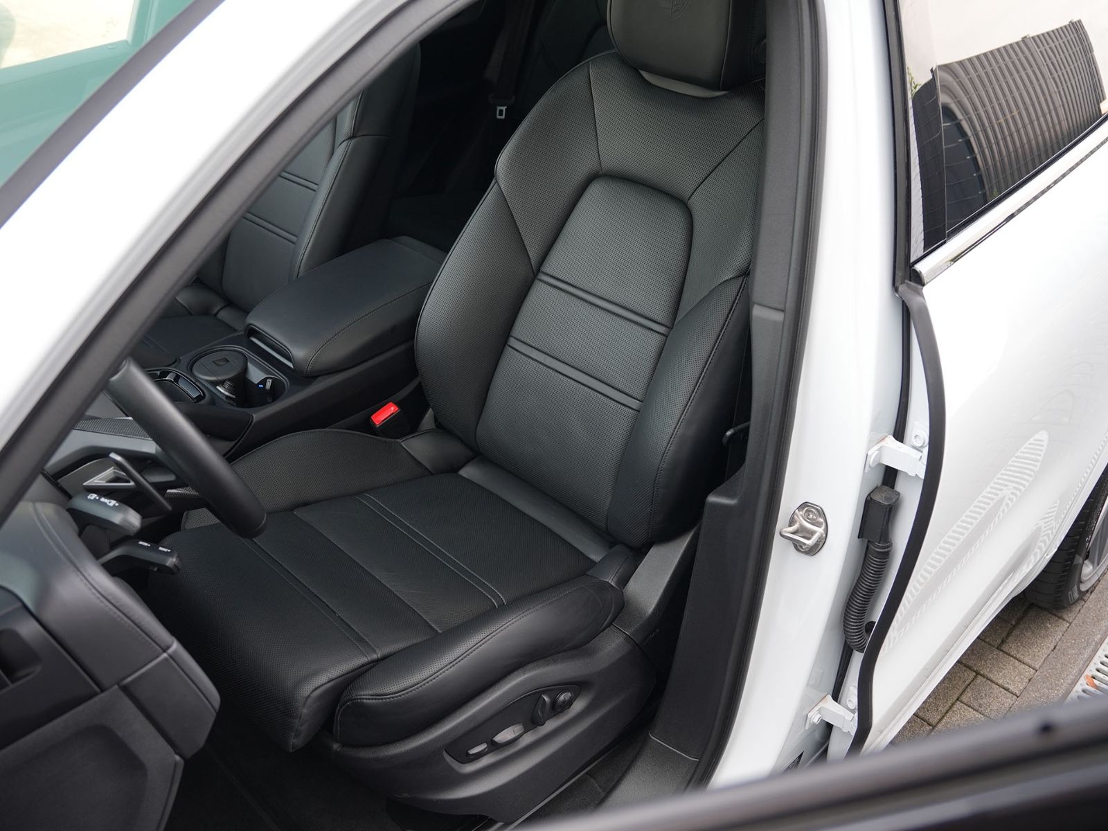 Porsche E-Hybrid Coupé SPORTDESIGN-ACC-LUFTF.-PANO-VOLL